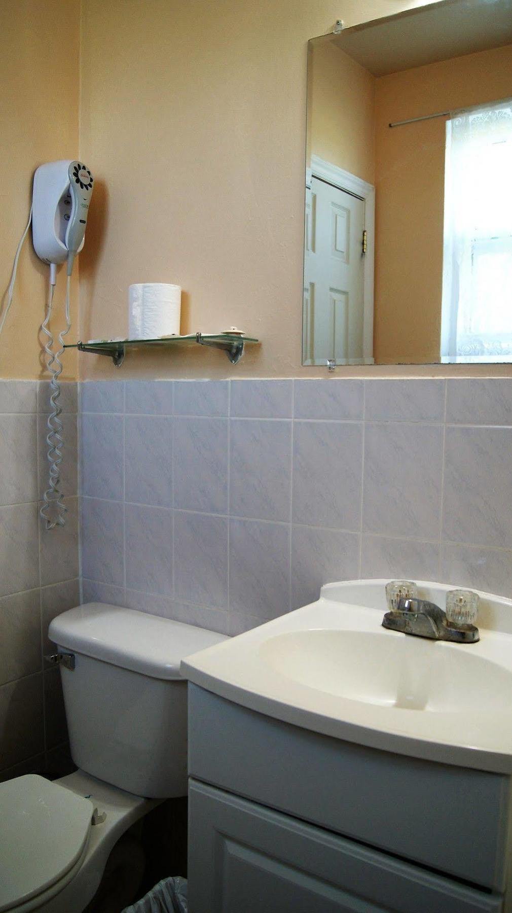 Blue Jay Motel Питерборо Экстерьер фото