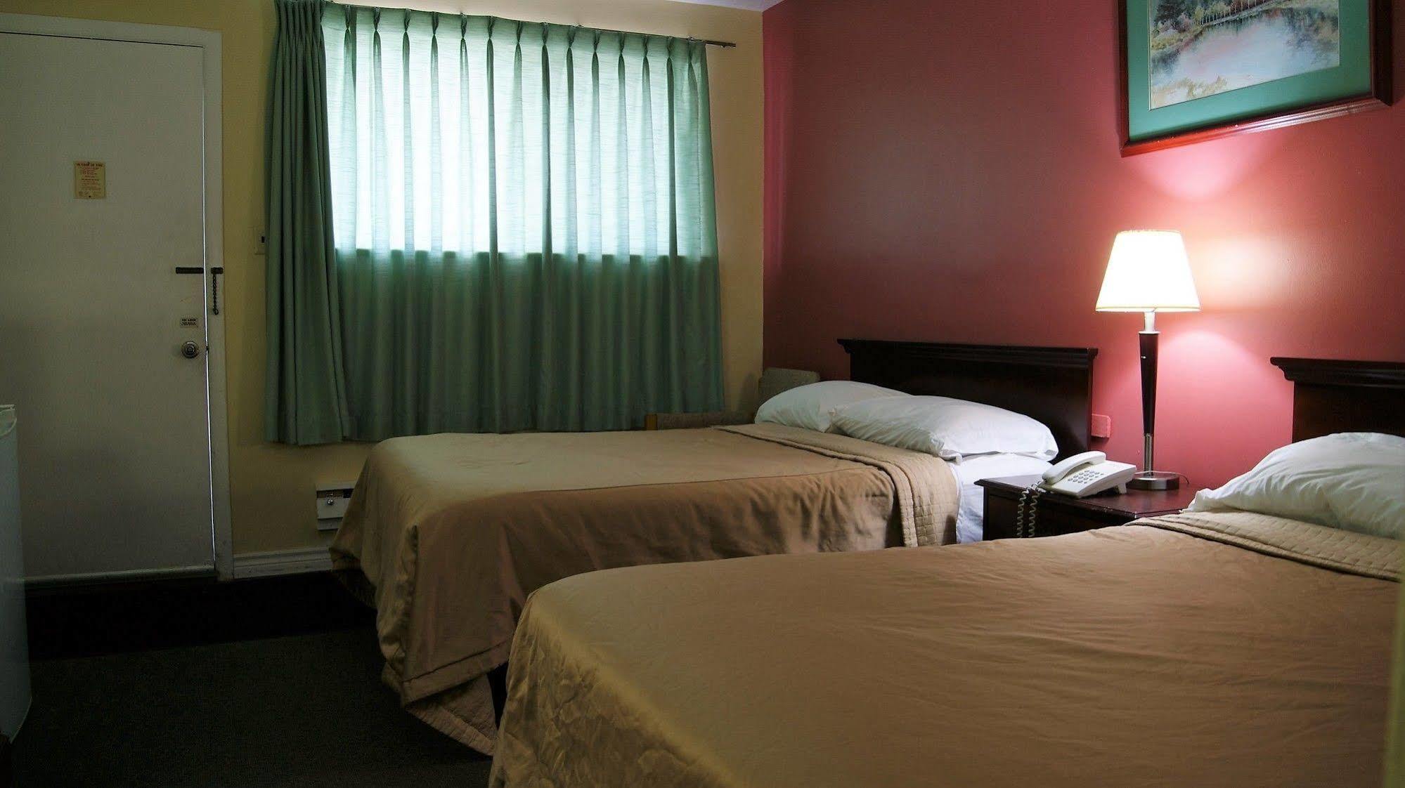 Blue Jay Motel Питерборо Экстерьер фото